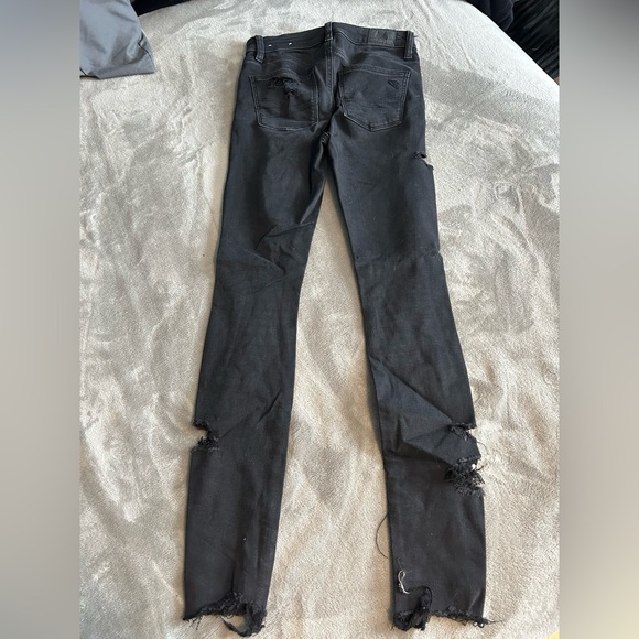 Ripped Jeans - Picture 2 of 3